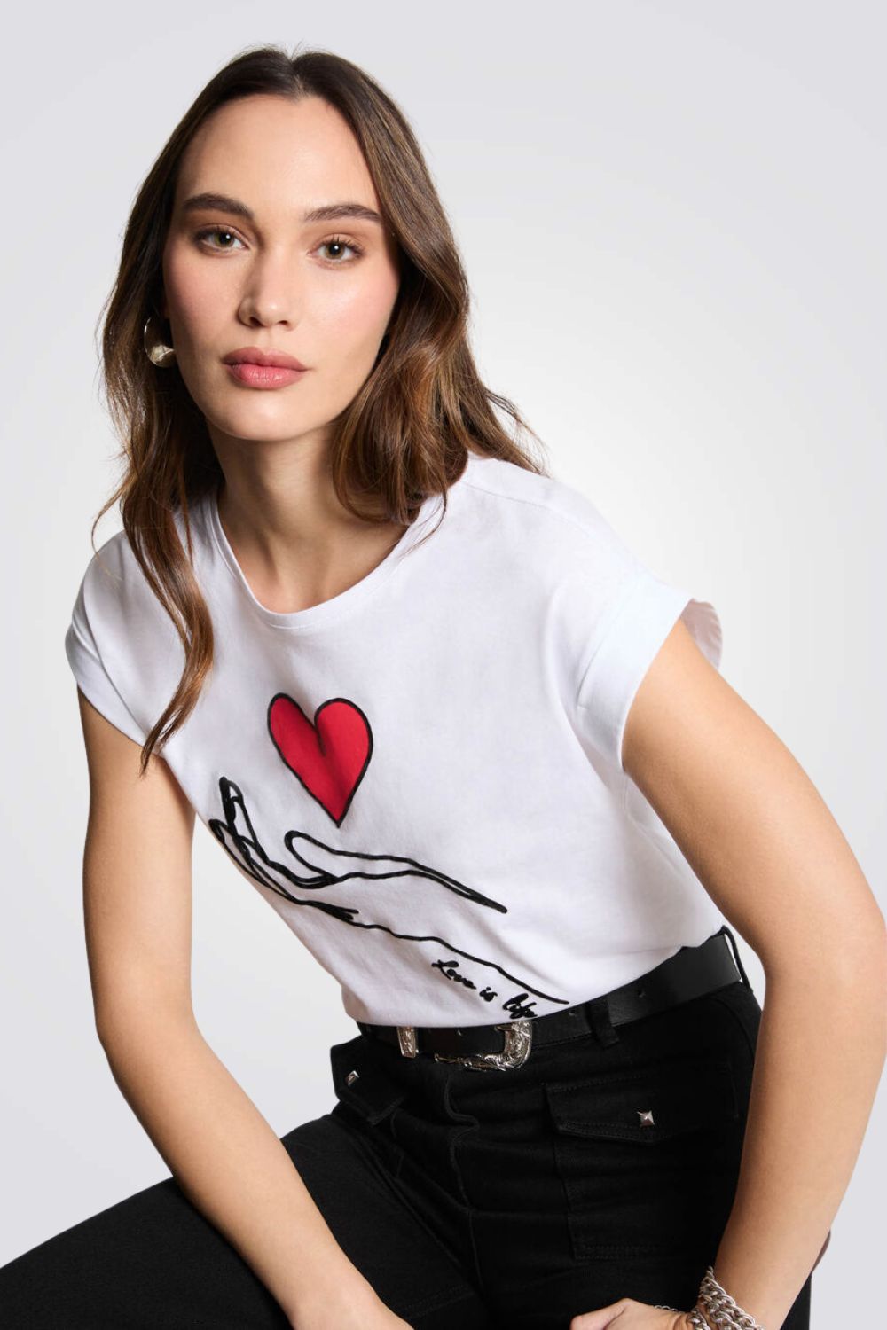 טישירט בצבע לבן הדפס החזית