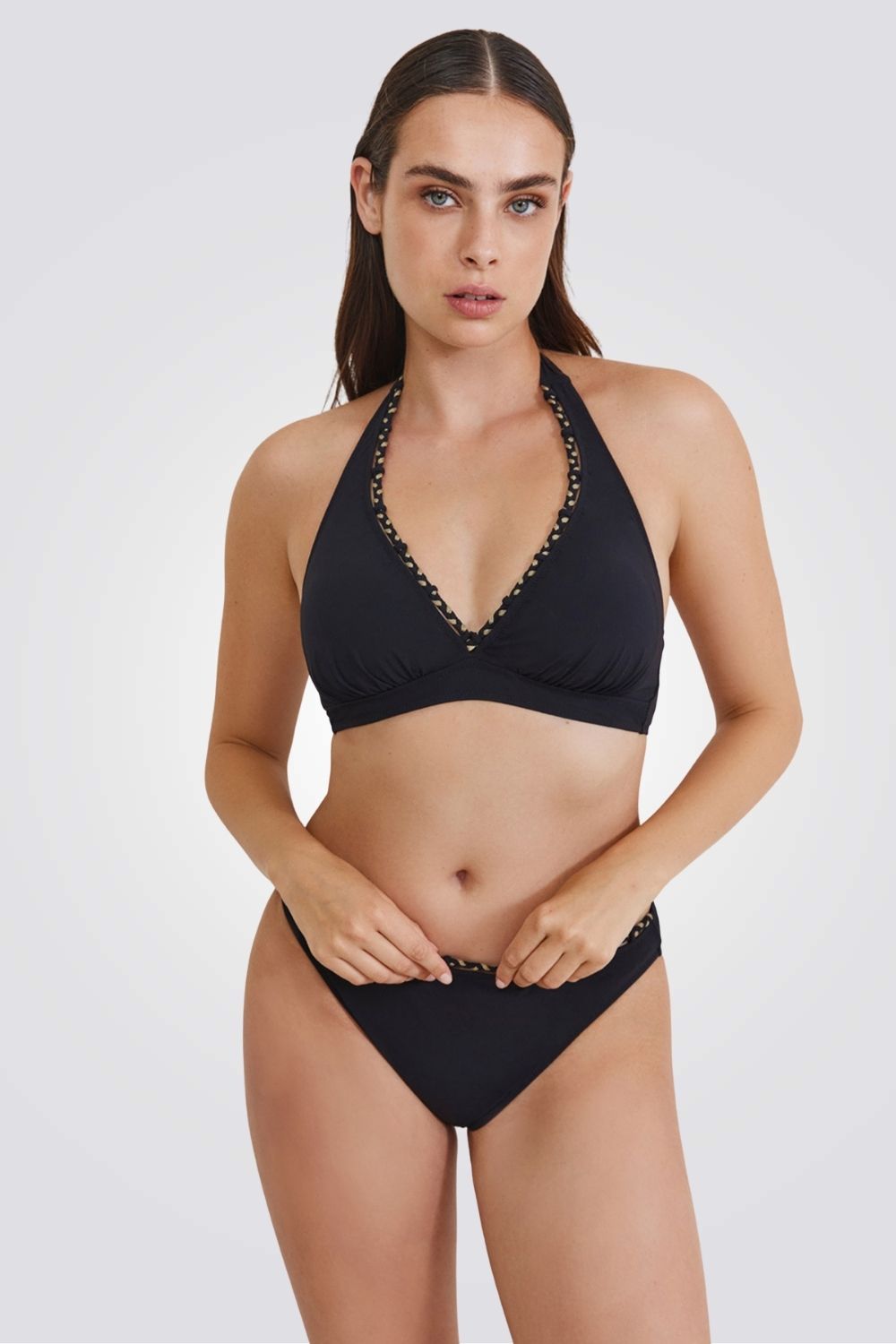 חזיית בקיני מחשוף V שחורה