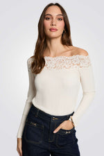 חולצת ריב אוף שולדרס בשילוב תחרה בצבע שמנת