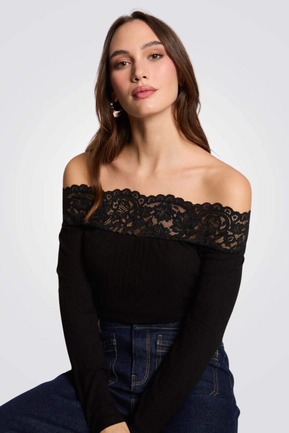 חולצת ריב אוף שולדרס בשילוב תחרה 