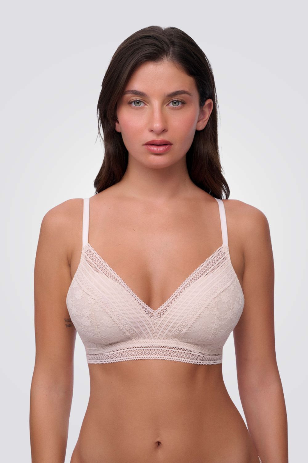 חזייה מרופדת ללא ברזלים מתחרה רומנטית | פמינה