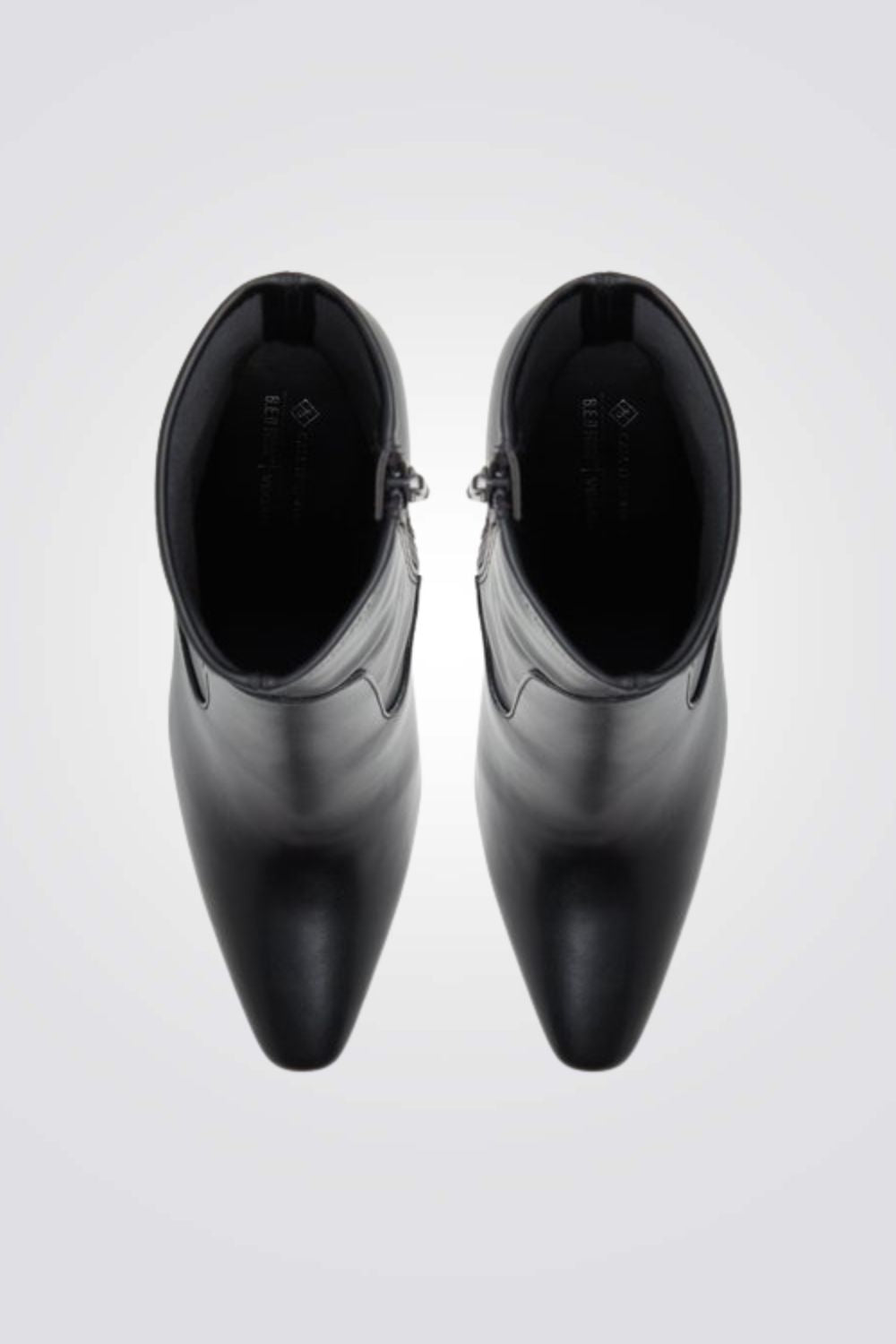 מגפונים דמוי עור לנשים בצבע שחור