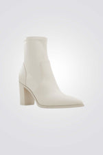 מגפונים עם עקב בלוק בצבע שמנת