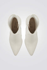 מגפונים עם עקב בלוק בצבע שמנת