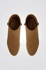 מגפונים עם עקב נמוך בצבע חום