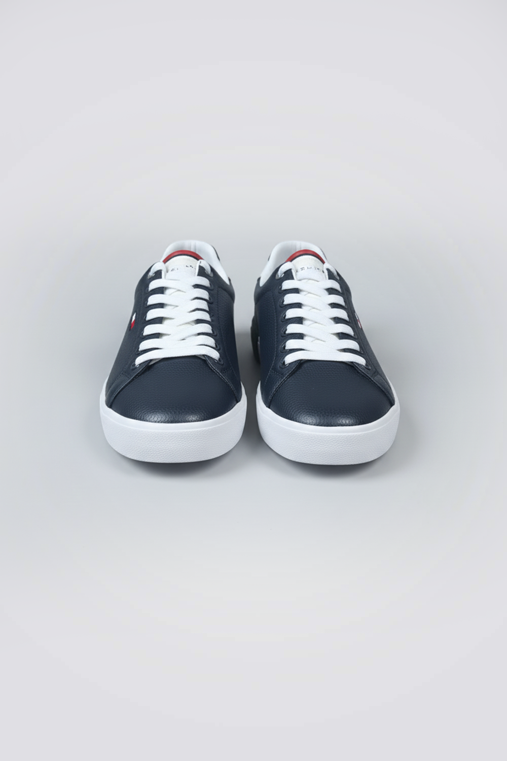 נעלי סניקרס לגברים בצבע כחול כהה | טומי הילפיגר 