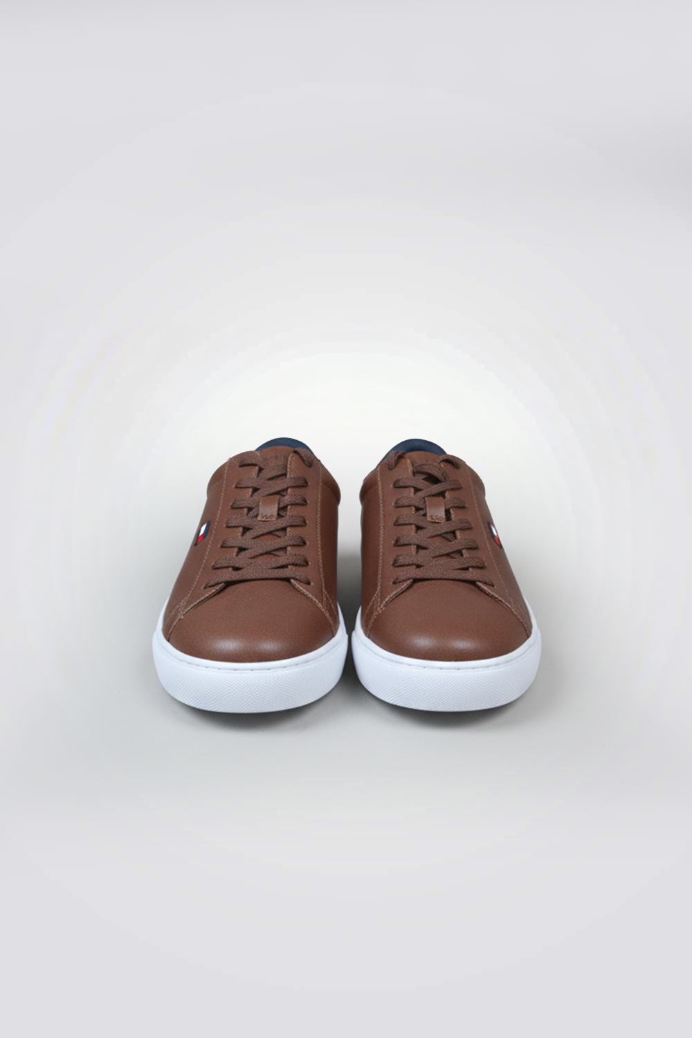 נעלי סניקרס לגברים בצבע חום | טומי הילפיגר 