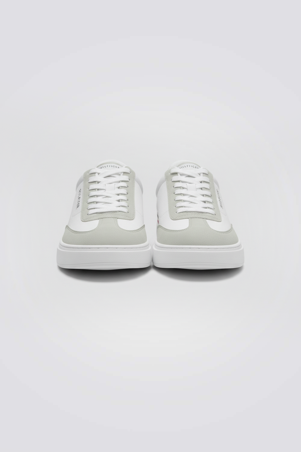 נעלי סניקרס לגברים בצבע אפור ולבן | טומי הילפיגר 