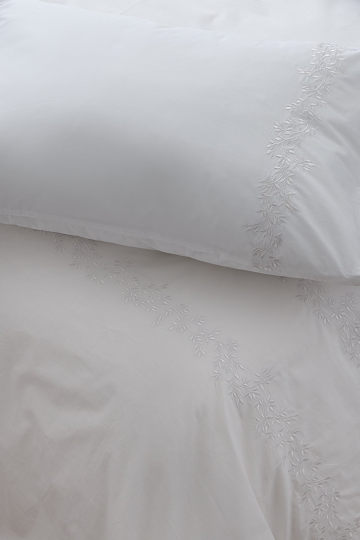 סט מצעים כותנה סאטן מיטה וחצי 120/200 ס"מ דגם LILLE