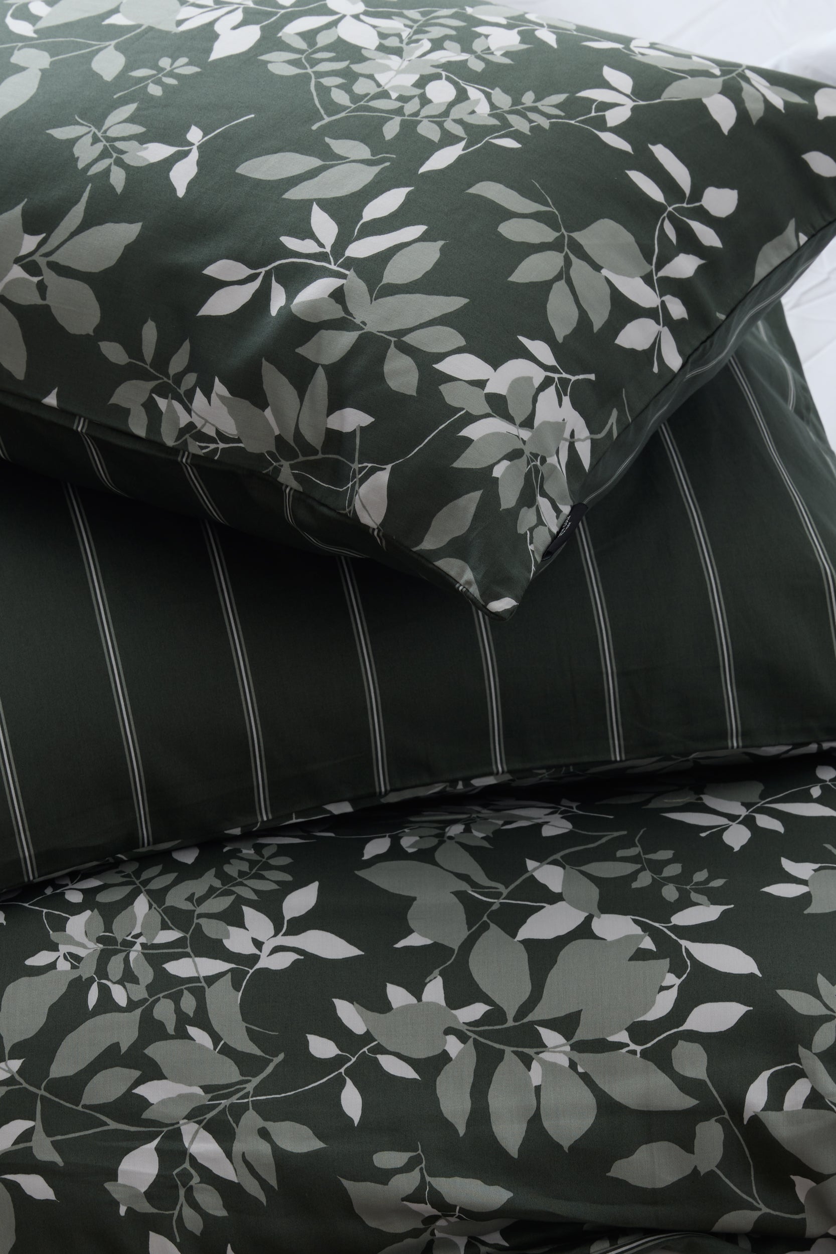 סט מצעים כותנה סאטן מיטה זוגית רחבה 180/200 ס"מ דגם MARCEILLE