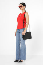 טופ צווארון קונטרסטי בצבע אדום