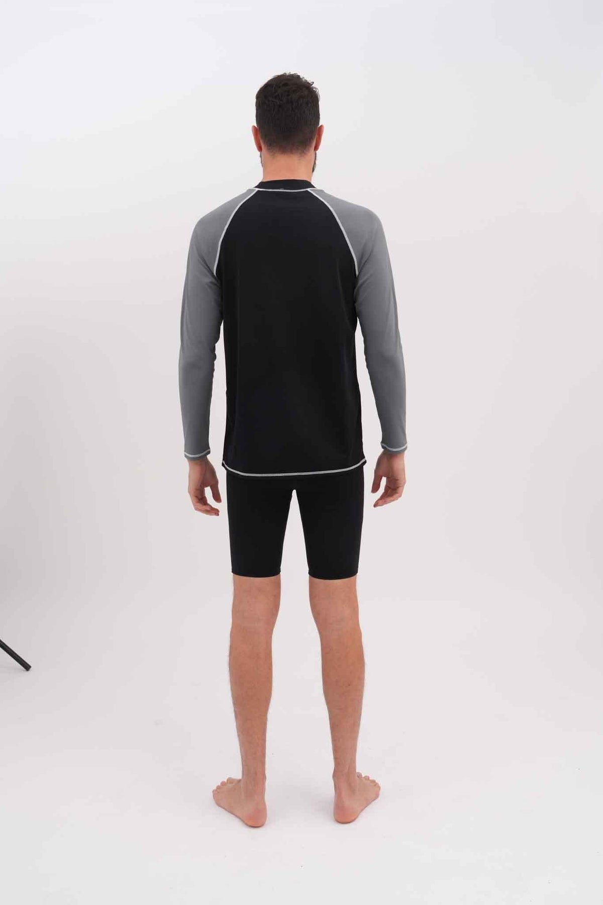 חולצת שחייה שרוול ארוך לגבר בצבע שחור ואפור - MASHBIR//365