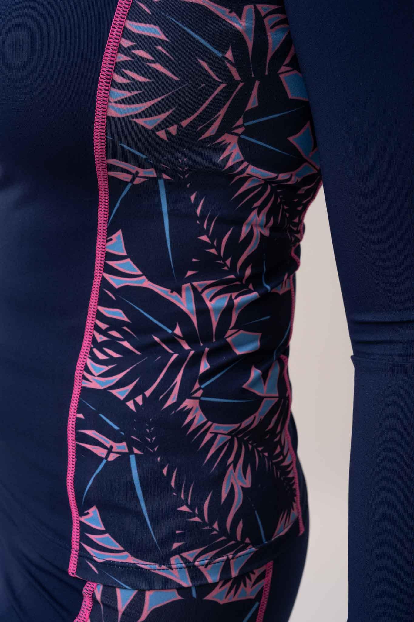 חולצת שחייה שרוול ארוך לנשים בצבע כחול וורוד - MASHBIR//365