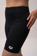 טייץ שחייה קצר לנשים בצבע שחור - MASHBIR//365