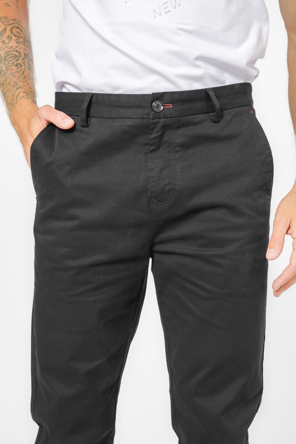 מכנס צ'ינו קלאסי כותנה לייקרה בצבע שחור