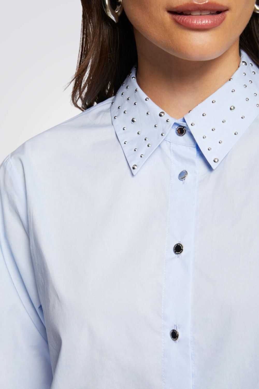 חולצה מכופתרת צווארון מעוטר כחול בהיר