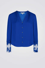 חולצה מכופתרת סאטן בצבע כחול 