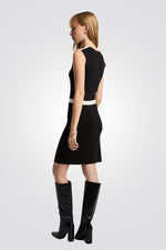שמלת סריג קצרה בצבע שחור/אוף וויט