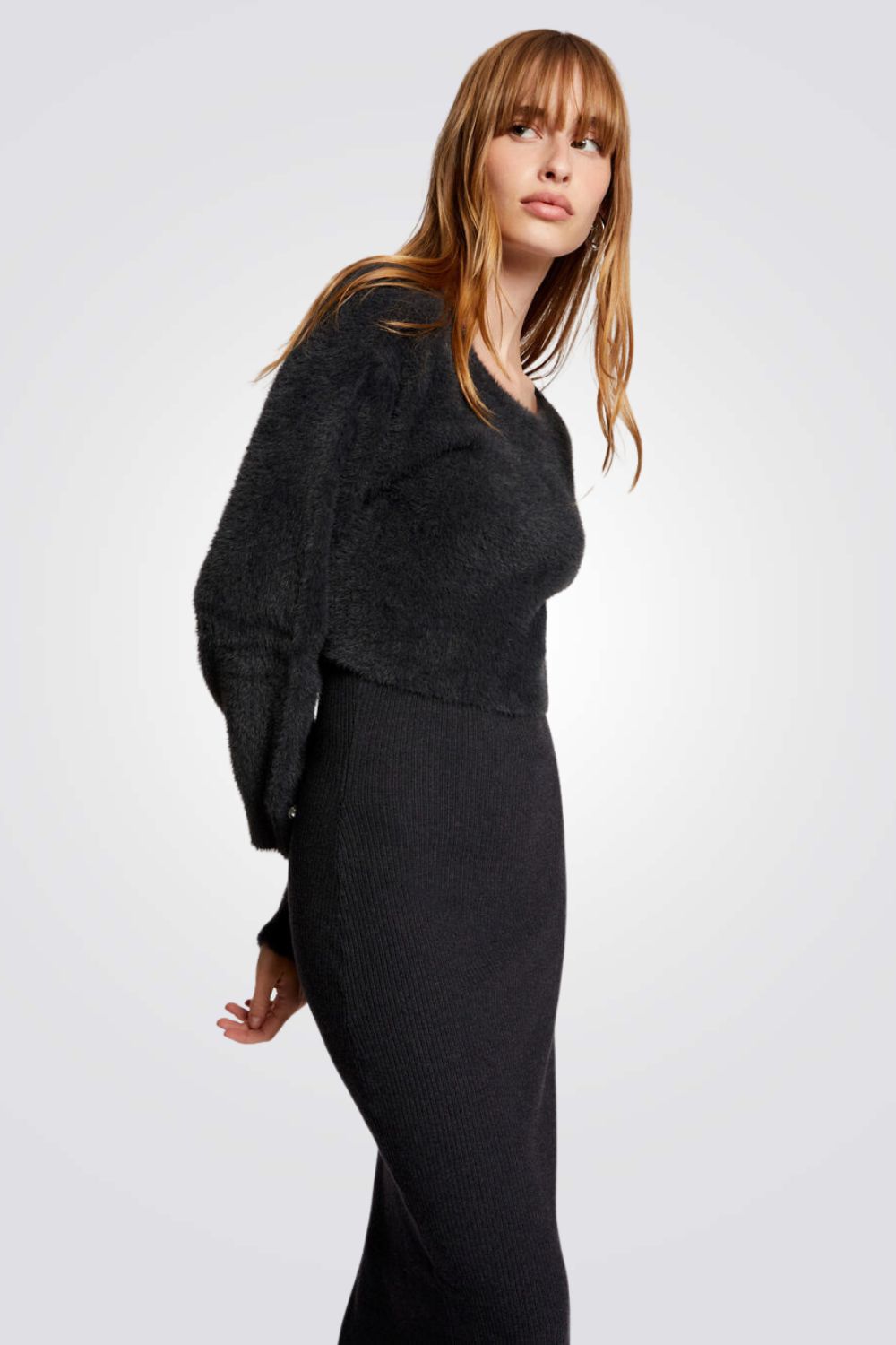 שמלת סריג מידי בצבע אפור כהה