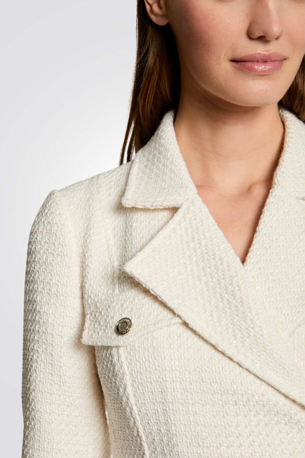 שמלת אריג קצרה בצבע קרם