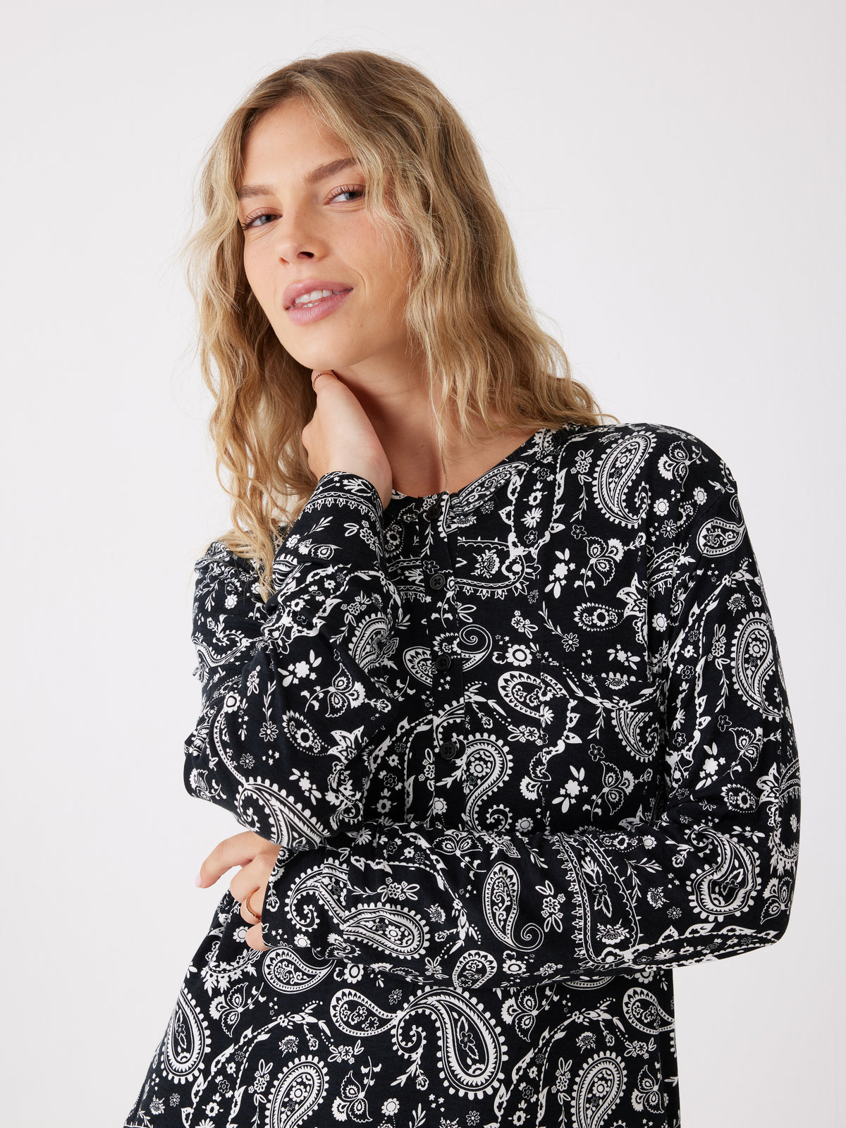 כותונת פיג'מה ארוכה בעיצוב עיטורים | טהבד