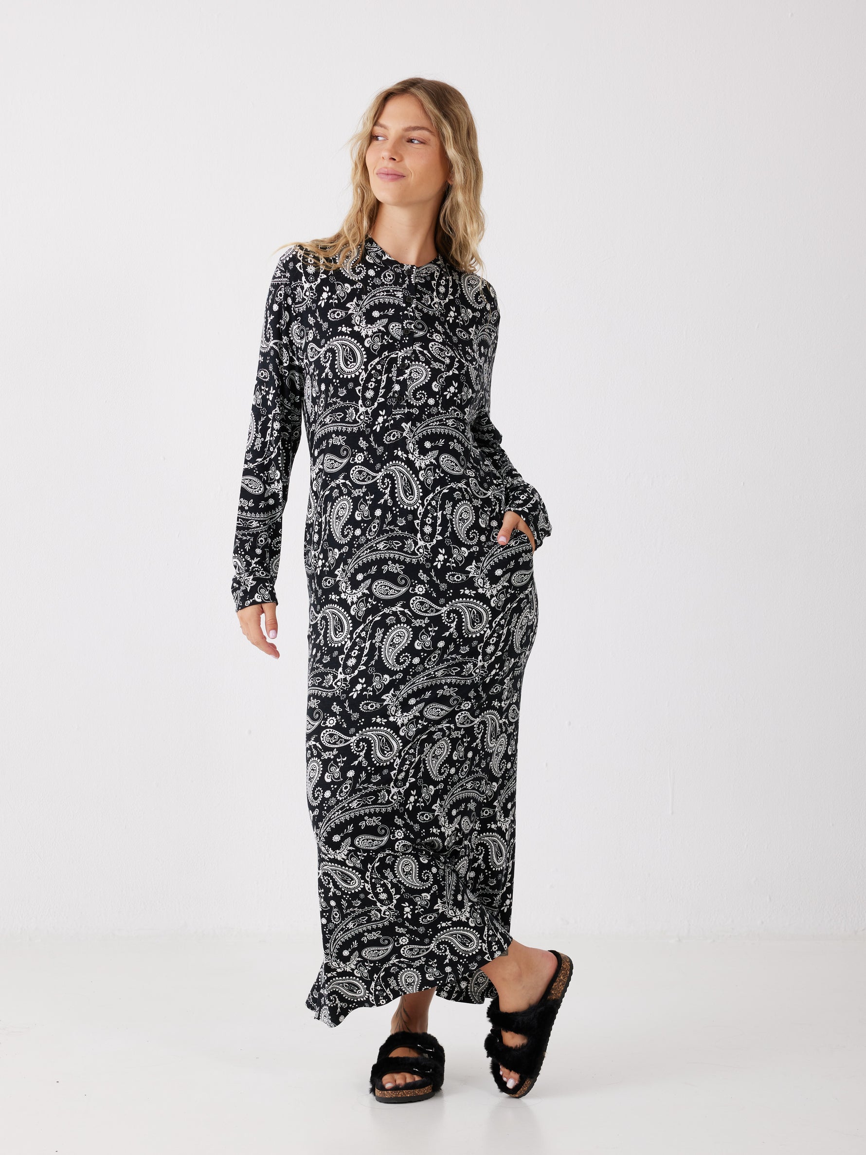 כותונת פיג'מה ארוכה בעיצוב עיטורים | טהבד