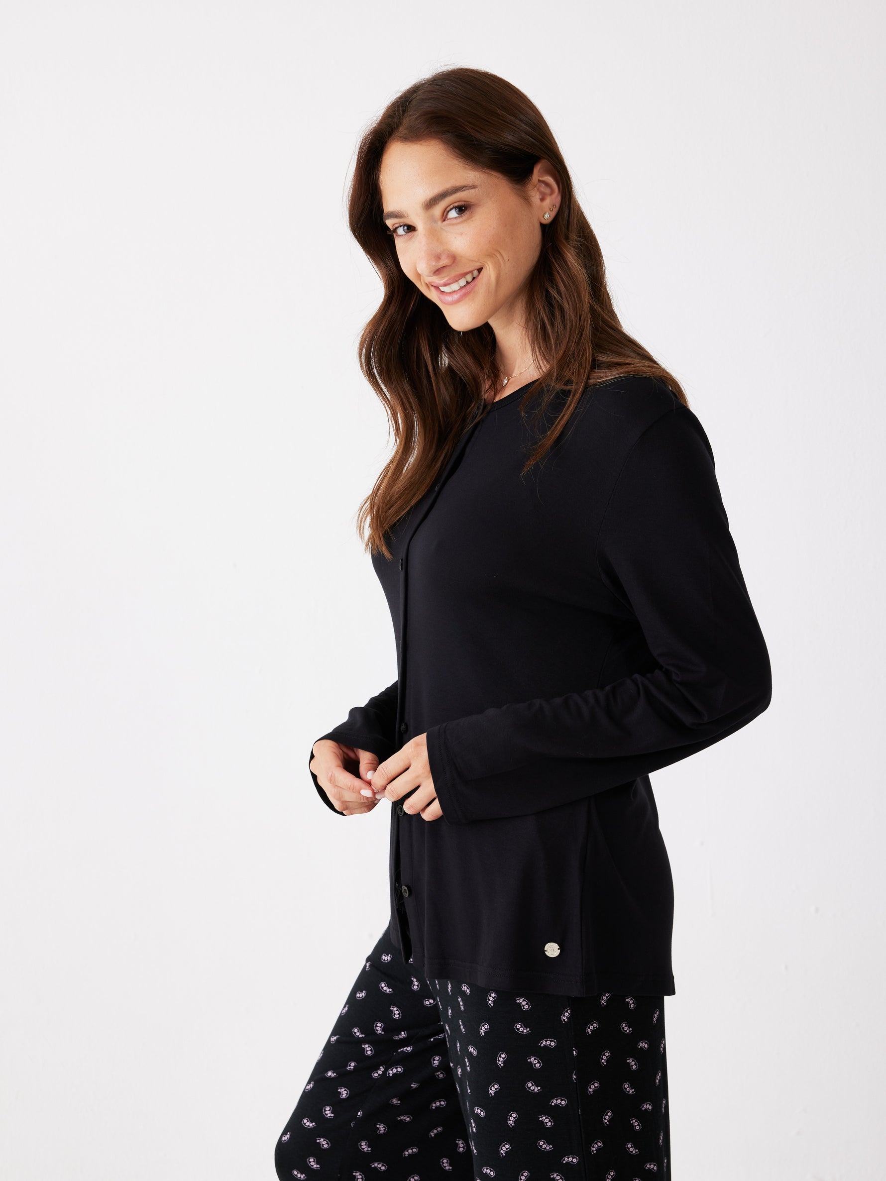 פיג'מה מכופתרת ארוכה בעיצוב עדין | טהבד