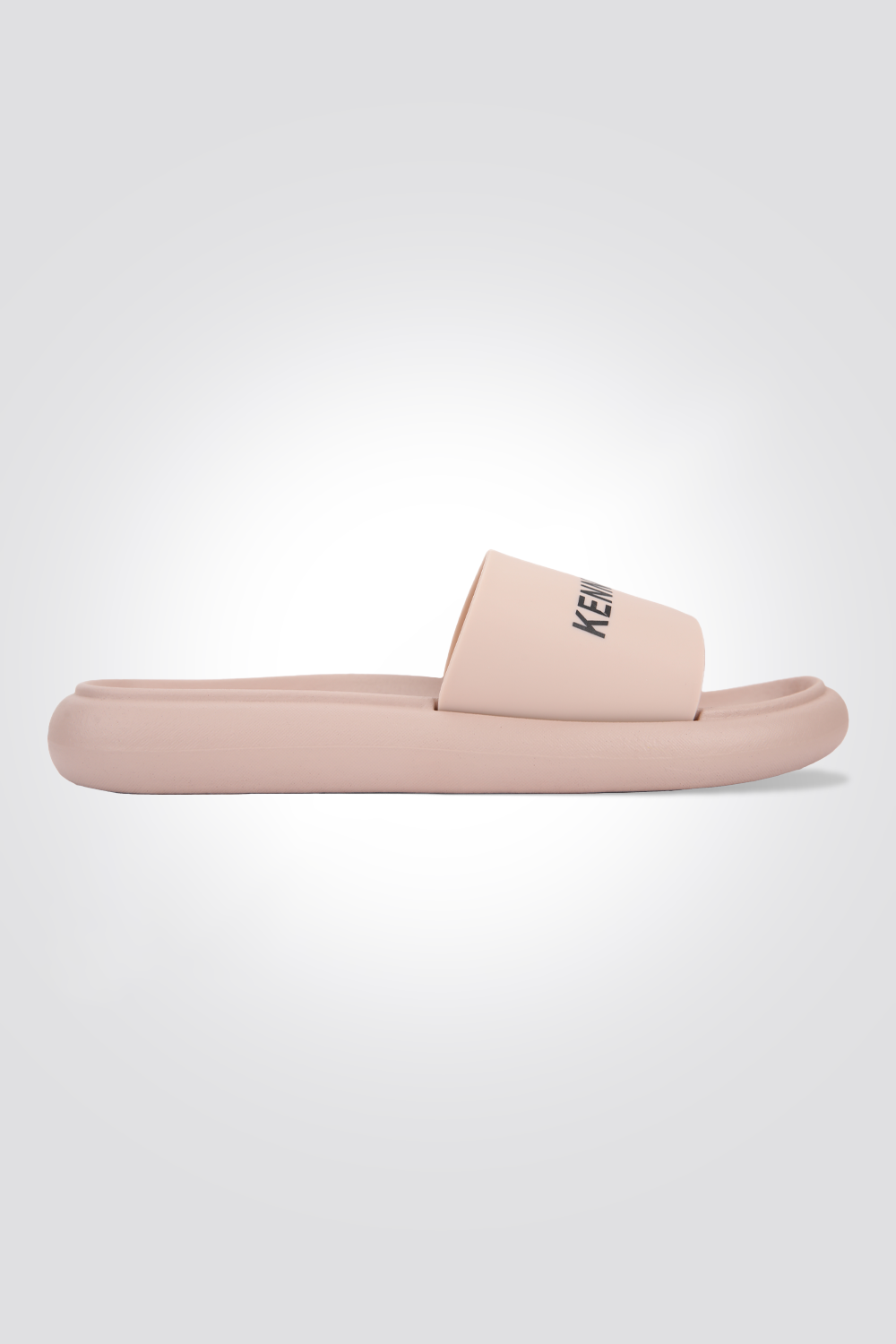 כפכפי סלייד עם כיתוב לוגו בצבע בז'