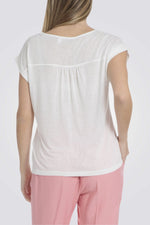 טישירט לנשים בצבע לבן עם הדפס פרחים 