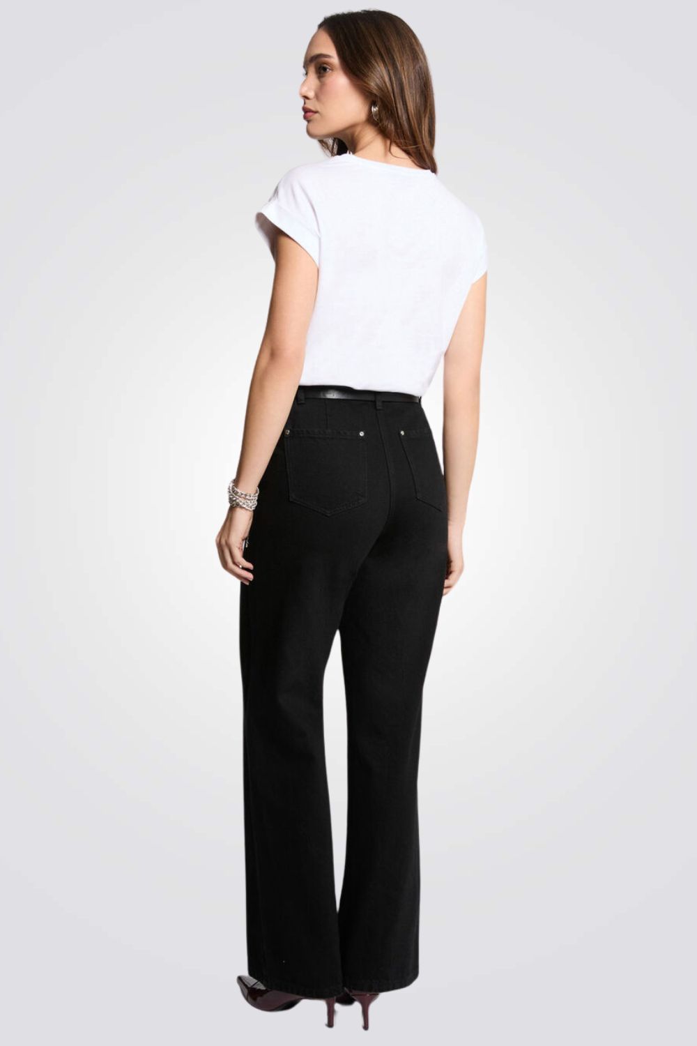 טישירט בצבע לבן הדפס החזית