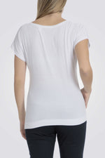 טישירט לנשים בצבע עם עיטור פאייטים