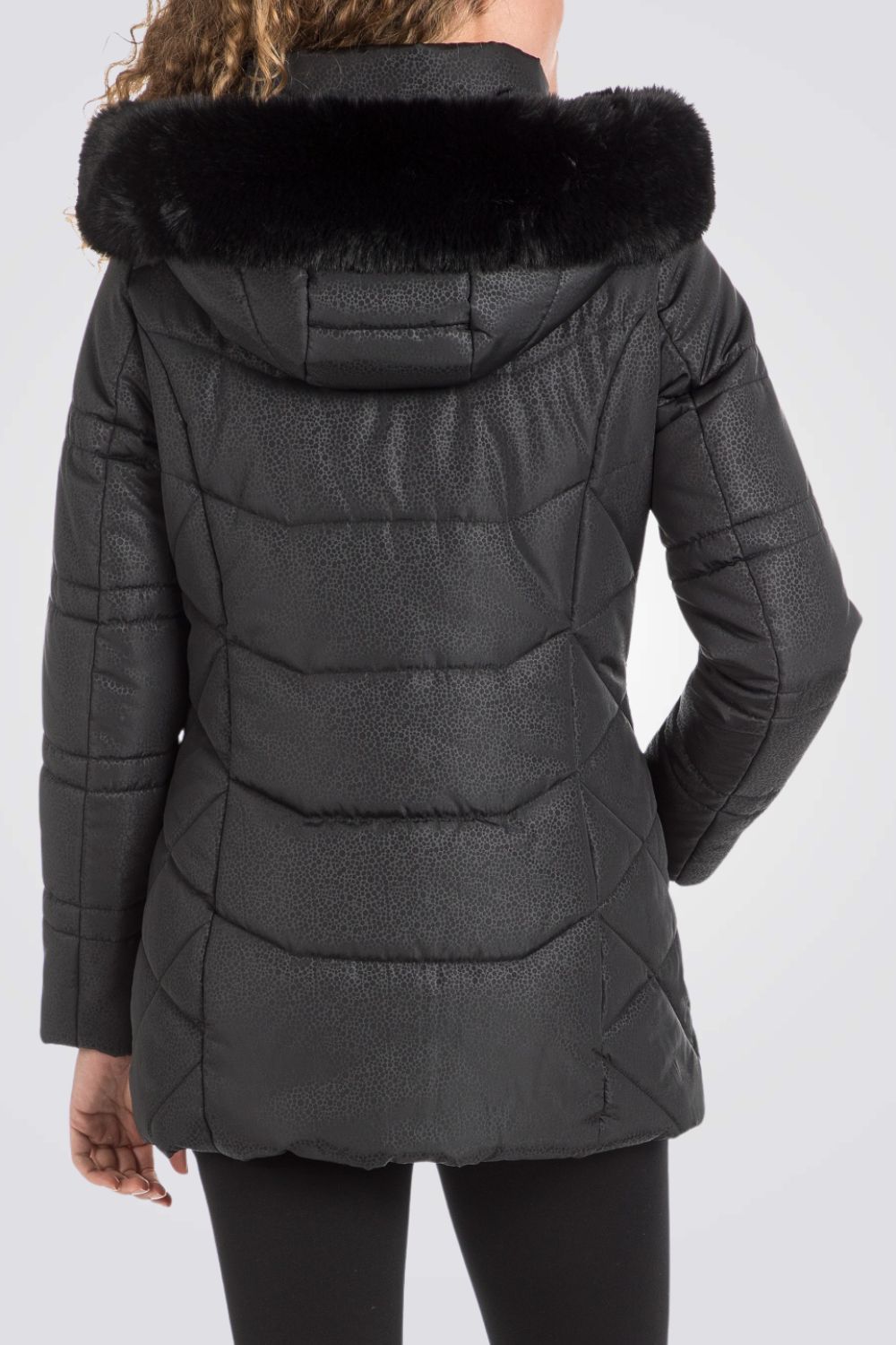 מעיל מרופד עם הדפס בצבע שחור