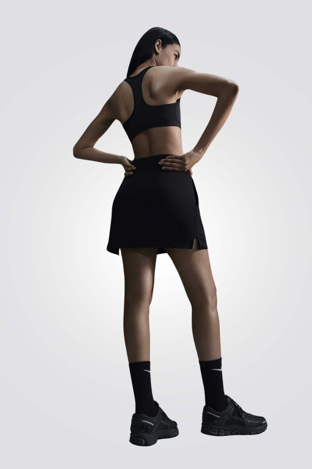 גוזיית ספורט Dri-FIT Swoosh לנשים