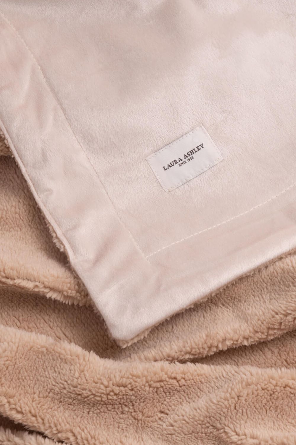 שמיכת מינק 200/220 ס"מ דגם SOFIA | לאורה אשלי