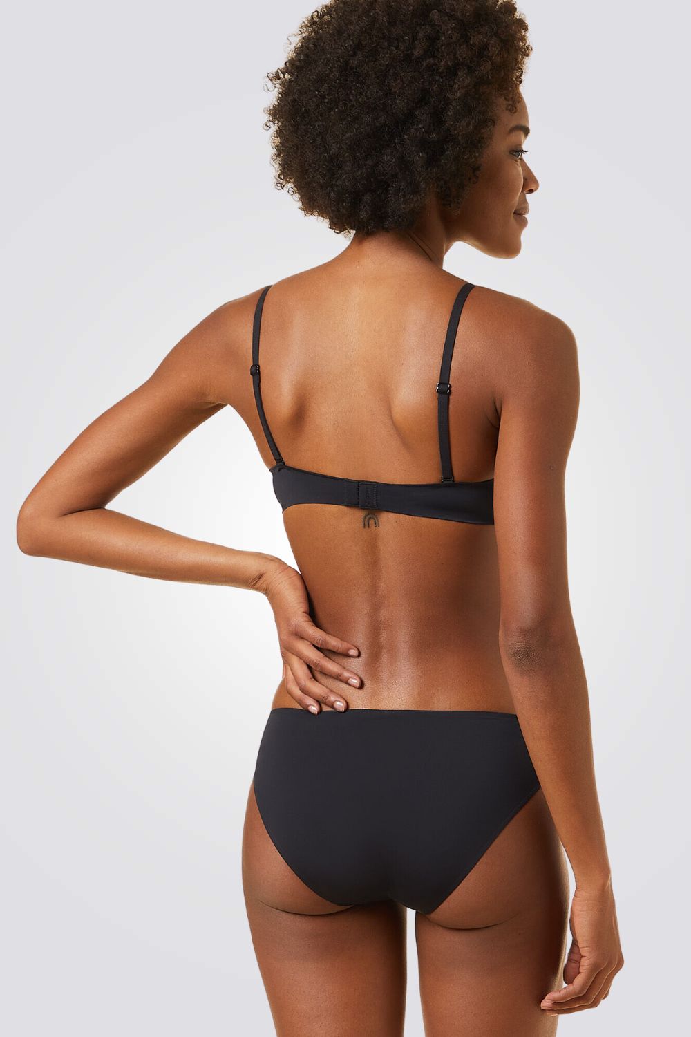 תחתון ברזילאי בצבע שחור