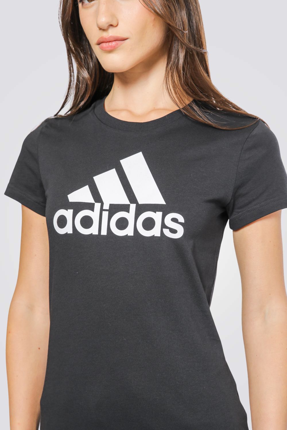 טישירט לנערות ESSENTIALS BIG LOGO בצבע שחור ולבן