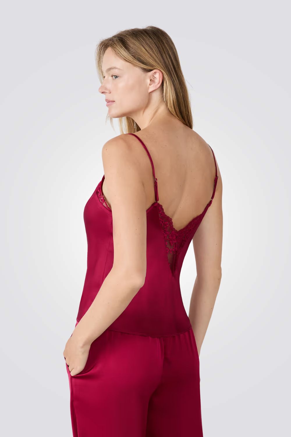 גופיית פיג’מה מסאטן עם עיטור תחרה REVELATION לנשים | איתם