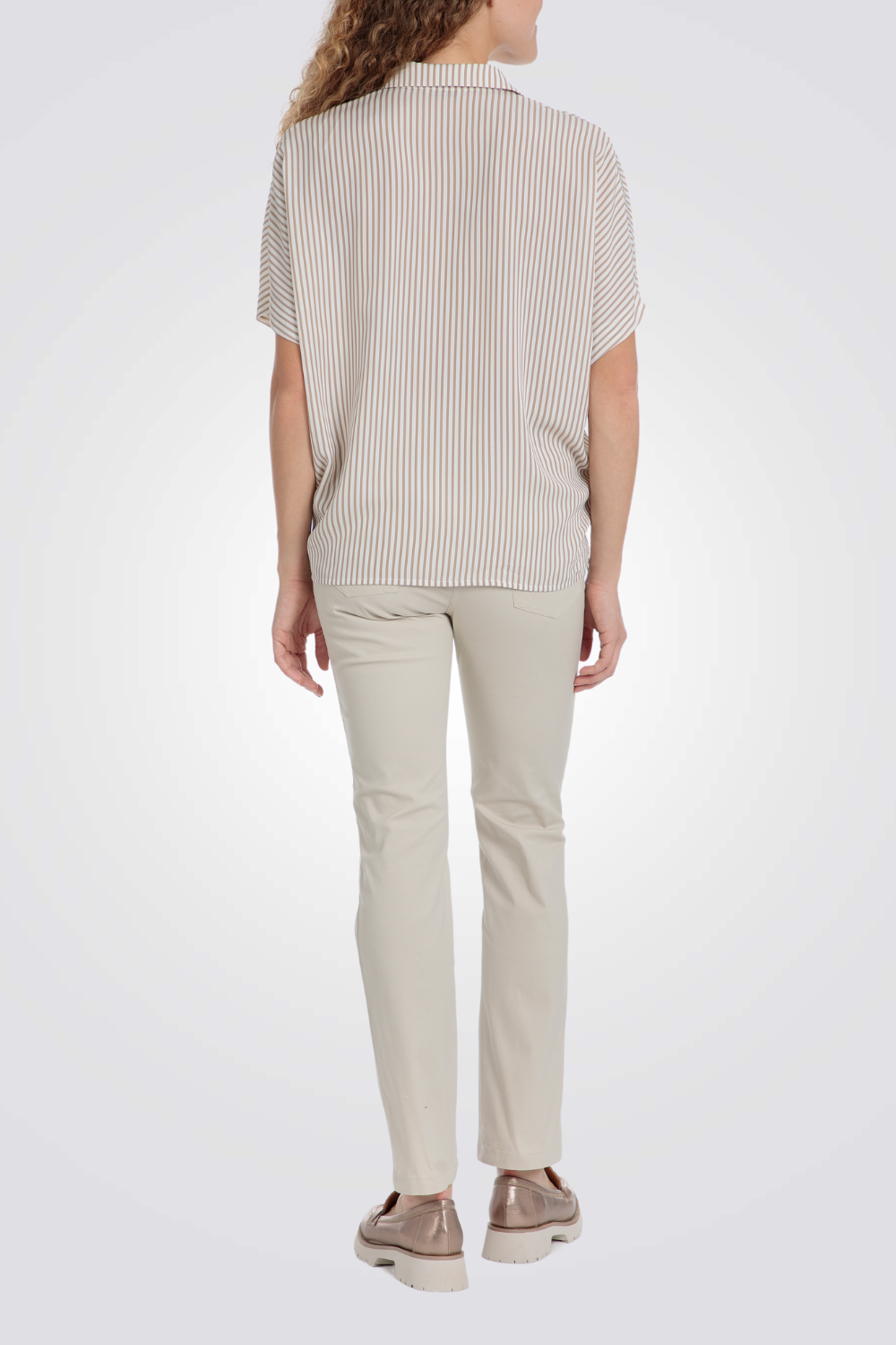 חולצת פסים קצרה בגוון בז'