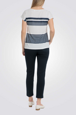 חולצת טי אלגנטית עם פרחים ופסים 