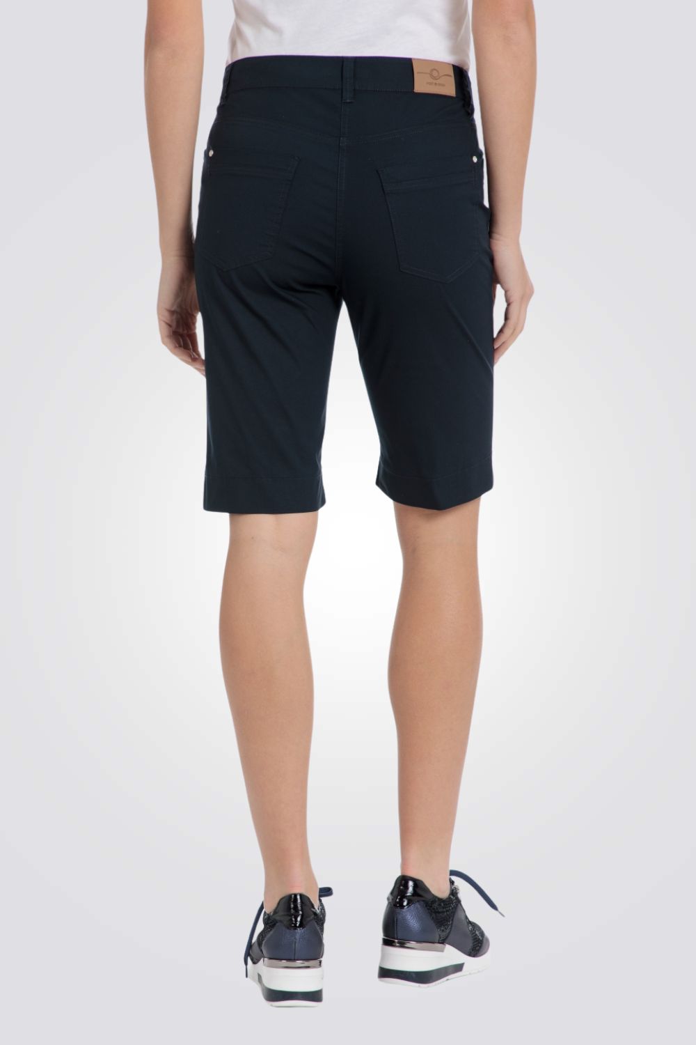 מכנסי ברמודה לנשים