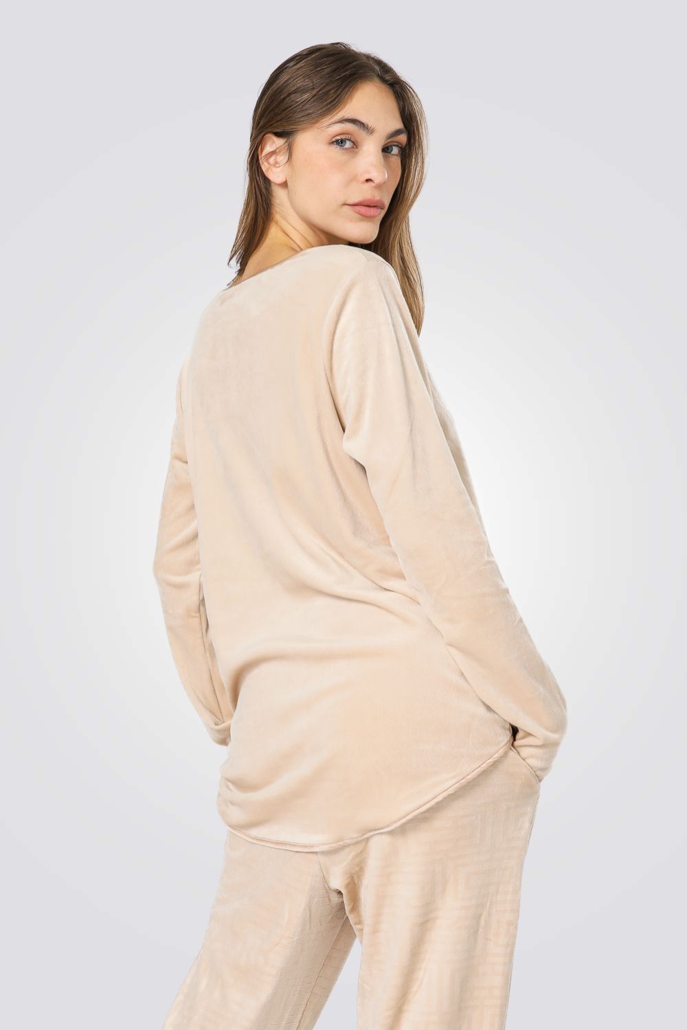 סט פיג'מת במראה קטיפה בז'