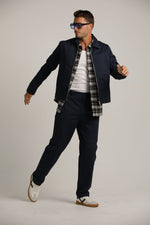 מכנסיים בגזרת סלים אלגטית | קנת קול