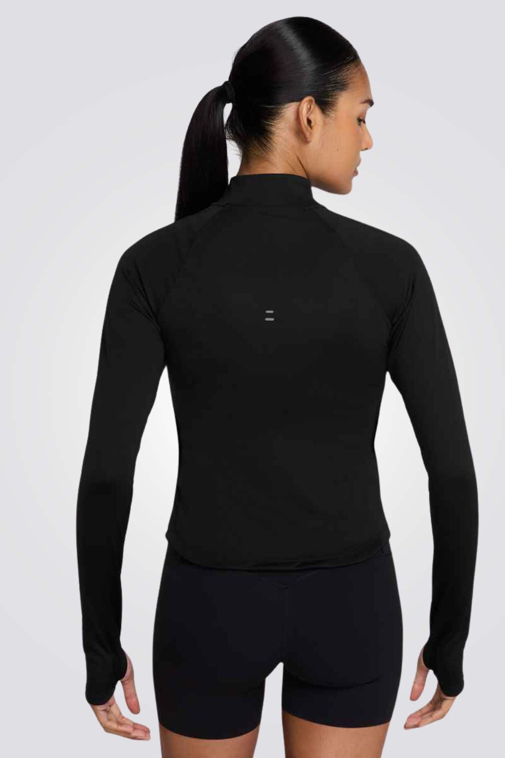 חולצת ספורט בגזרה צמודה עם סיומת כפפות | נייקי