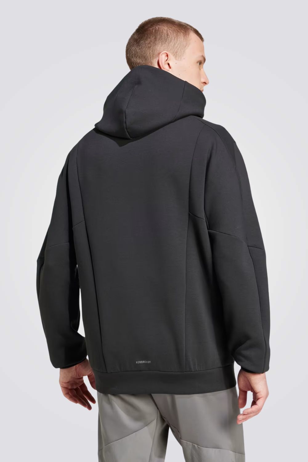 ג'קט אימון עם קפוצ'ון לגברים בצבע שחור 
