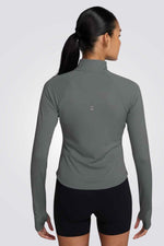 חולצת ספורט בגזרה צמודה עם סיומת כפפות | נייקי