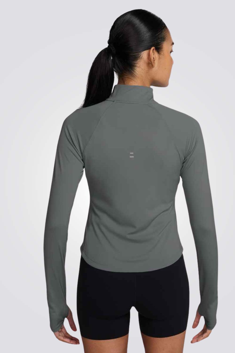 חולצת ספורט בגזרה צמודה עם סיומת כפפות | נייקי