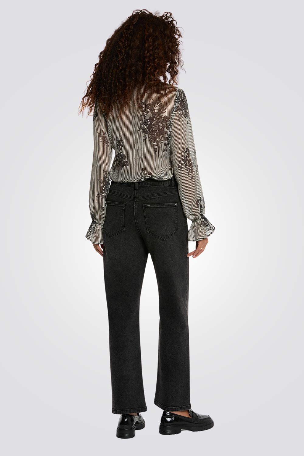 הרכב בד:98% פוליאסטר , 2% מטאלי 
