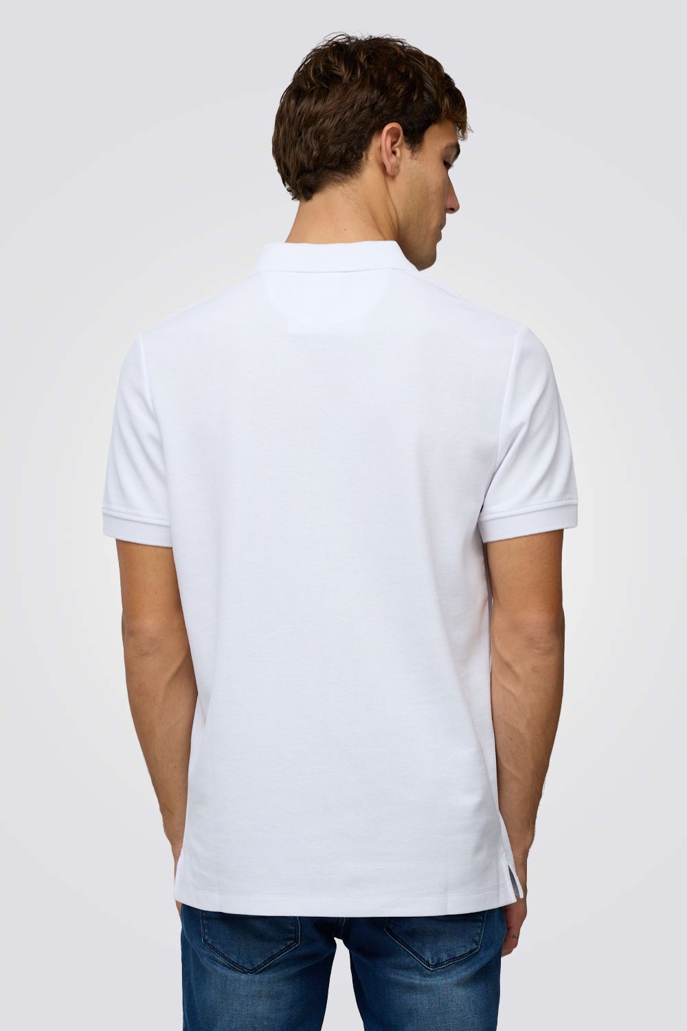 חולצת פולו בצבע לבן עם לוגו | צ'מפיון