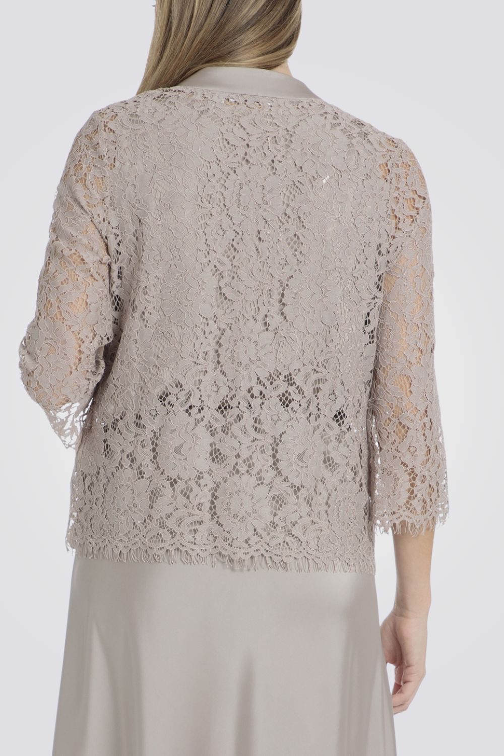 ג'קט תחרה לנשים בצבע בז'