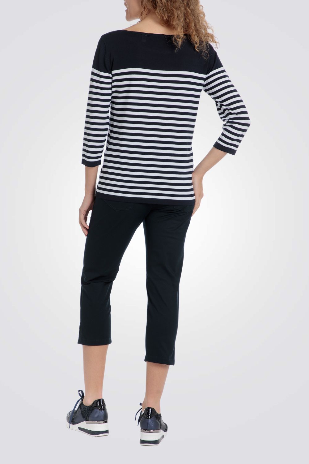 מכנסי קפרי שסעים בצדדים בצבע נייבי